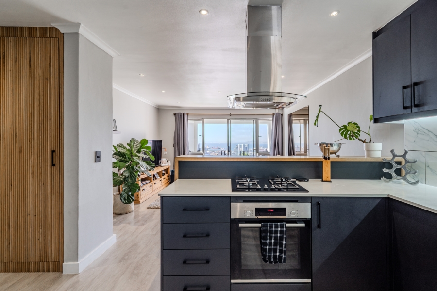 2 Bedroom Property for Sale in Vredehoek Western Cape